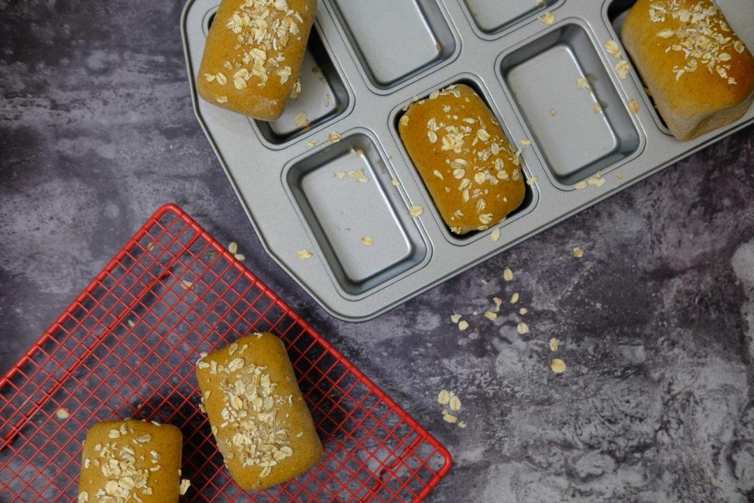 紫米咸蛋黄潜水艇炸弹包