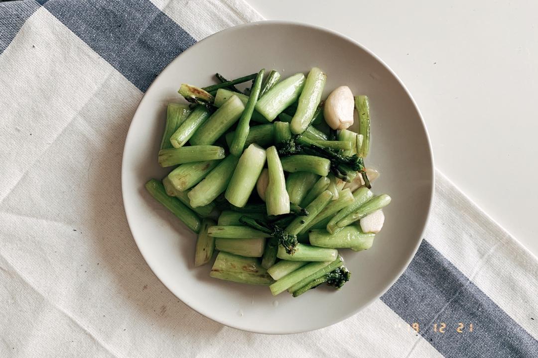 腊肉炒红菜苔