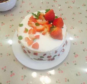 又到草莓季～～鲜奶草莓Cake的做法 步骤8