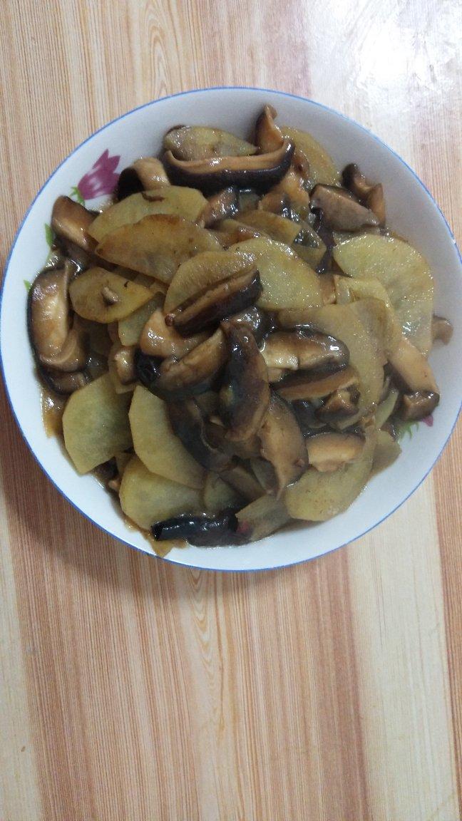 土豆炒香菇