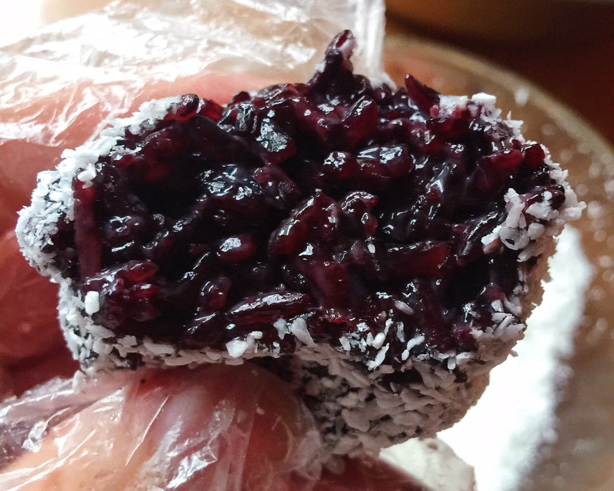 椰香紫米球（超简单的甜点，带去野餐吧❗️❗️ ❗️）的做法