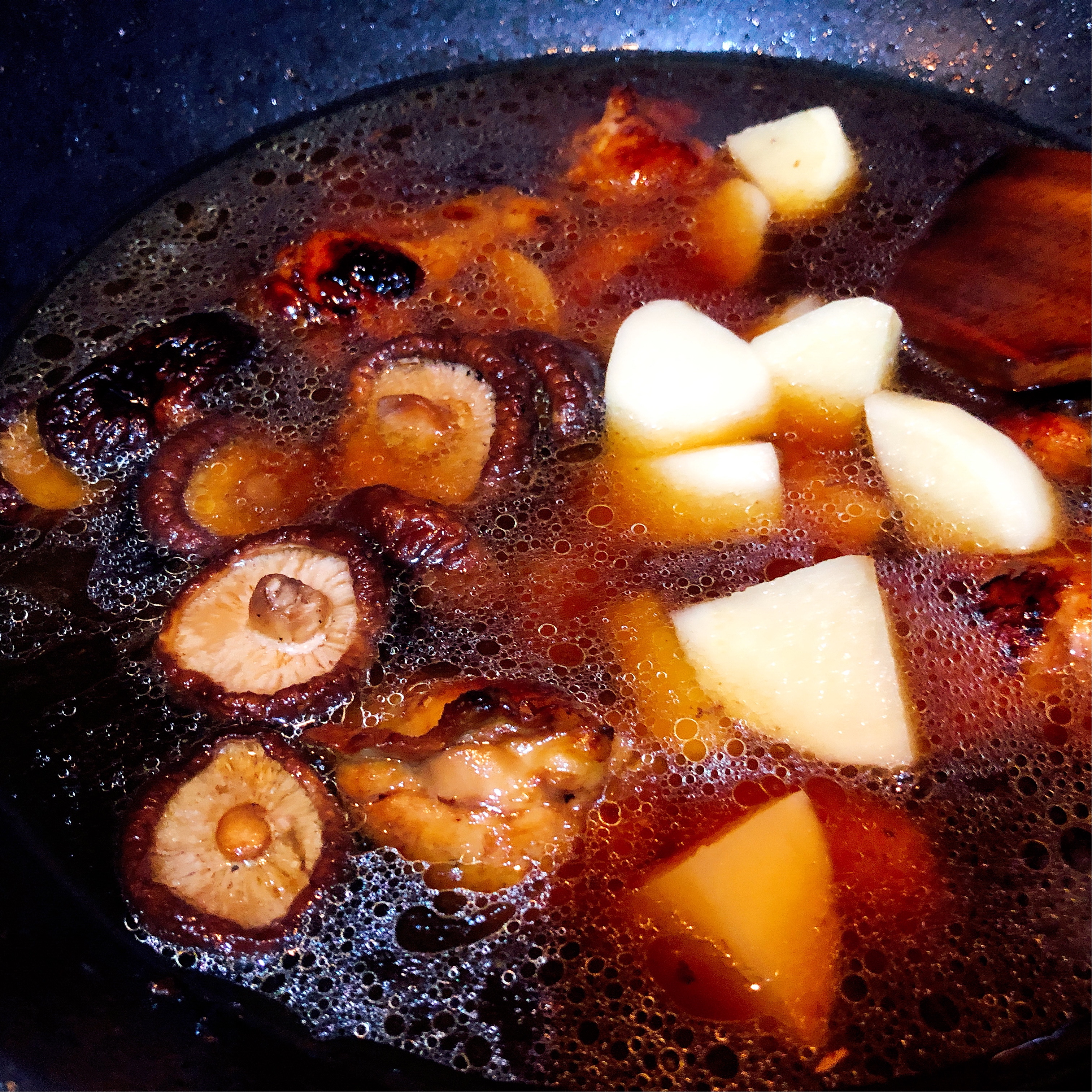 香菇土豆黄焖鸡翅根的做法 步骤8