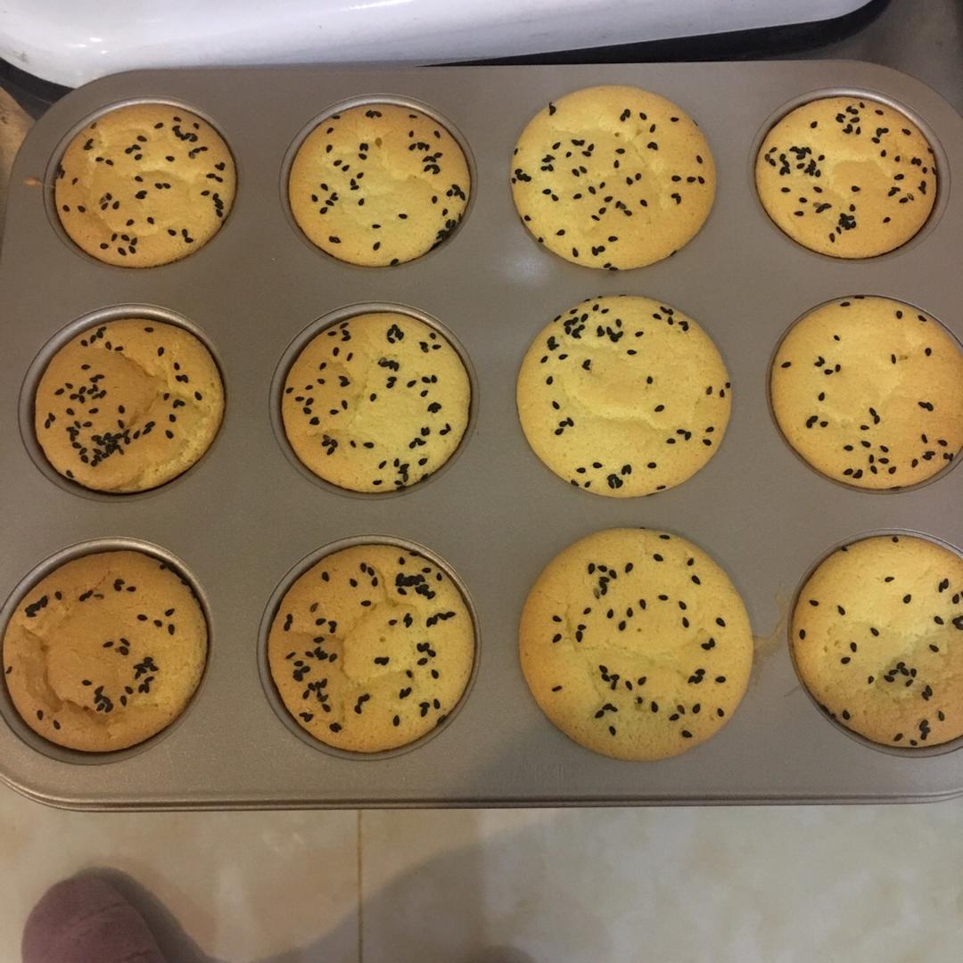 简单的戚风蛋糕（可做出不回缩的纸杯蛋糕）