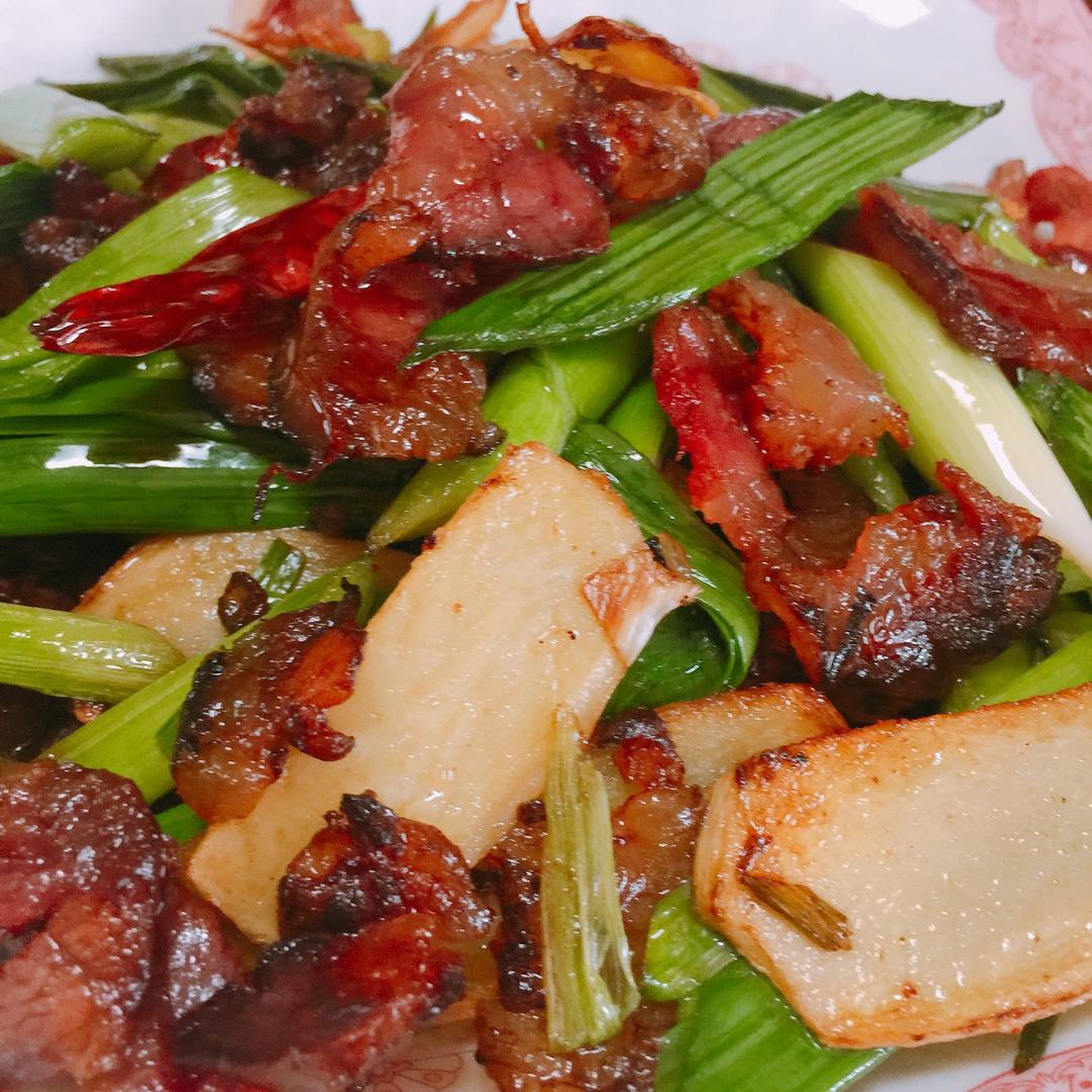 超简单下饭的蒜苗炒香肠