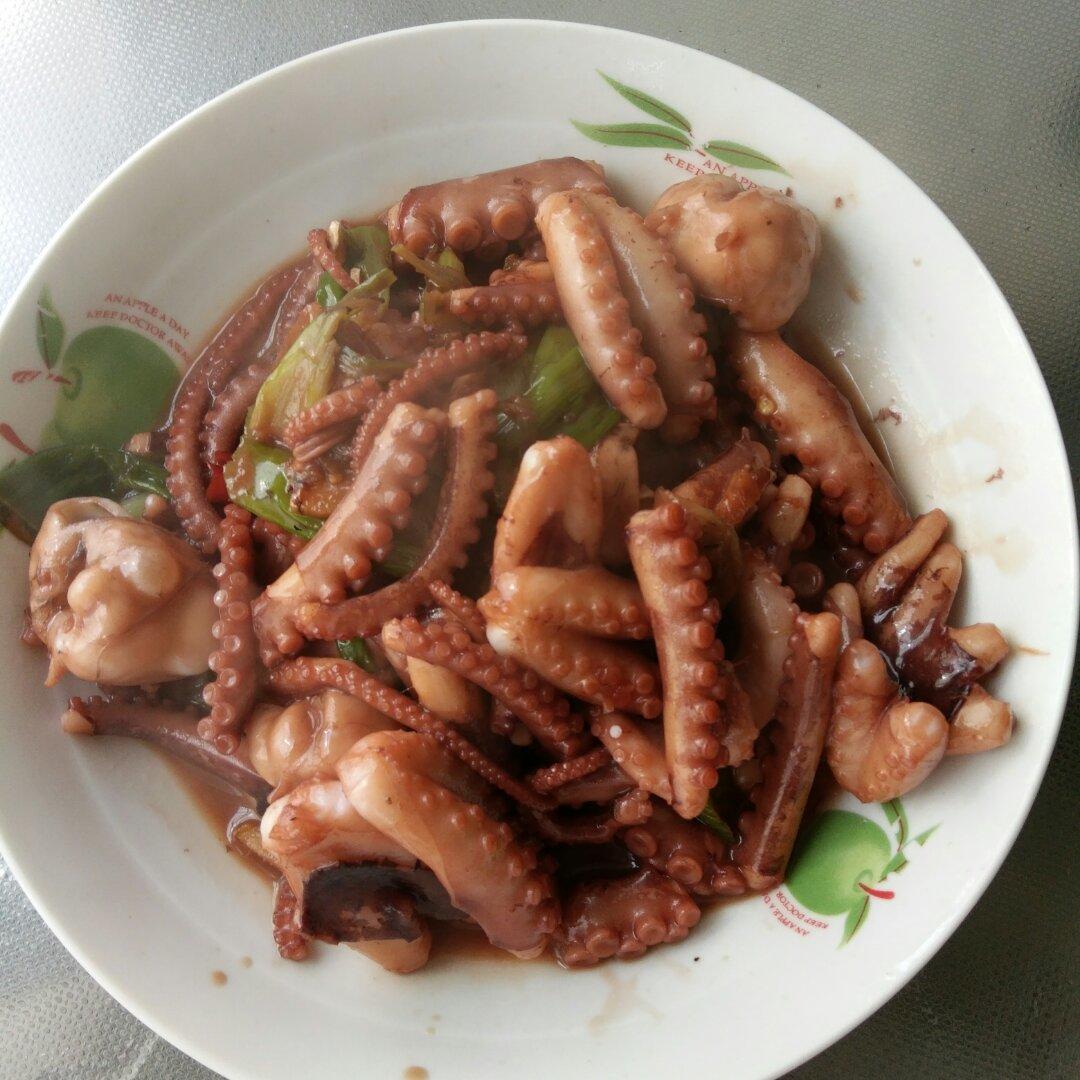 大美女爱美食做的葱烧八带