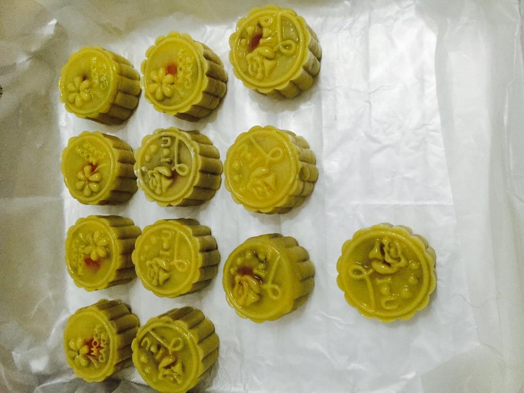 广式莲蓉（豆沙）蛋黄月饼（超详细步骤）
