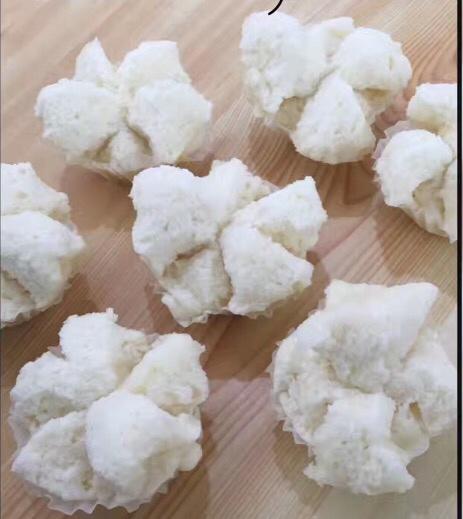 喜欢动手的大馋猫做的奶黄馅棉花包