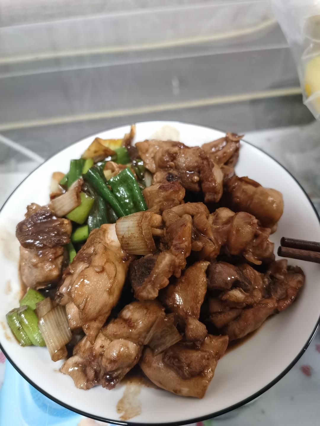 10r吃上饭 鲜嫩爽滑葱炒鸡腿
