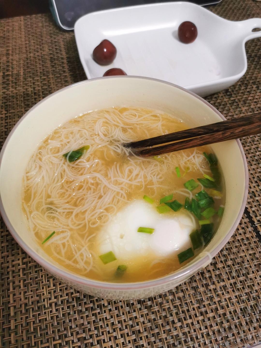荷包蛋清汤面