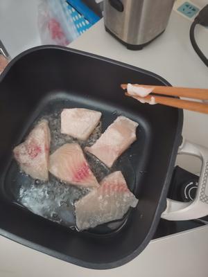 香煎罗非鱼&北极甜虾（生酮，原食）的做法 步骤2