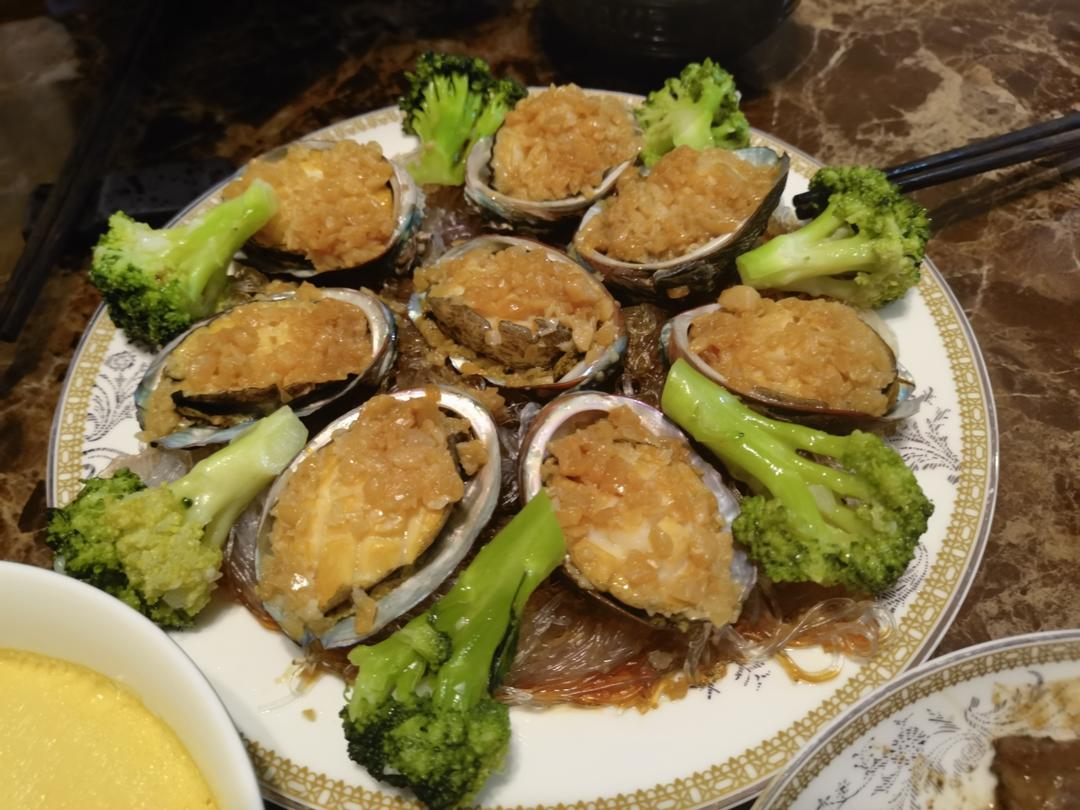 蒜蓉粉丝蒸鲍鱼