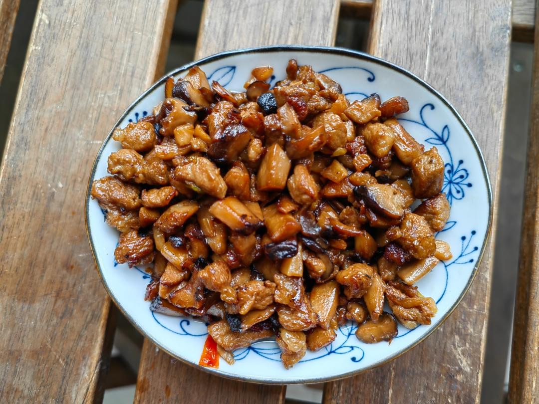 酱汁浓郁！超级下饭的家常菜肉末香菇