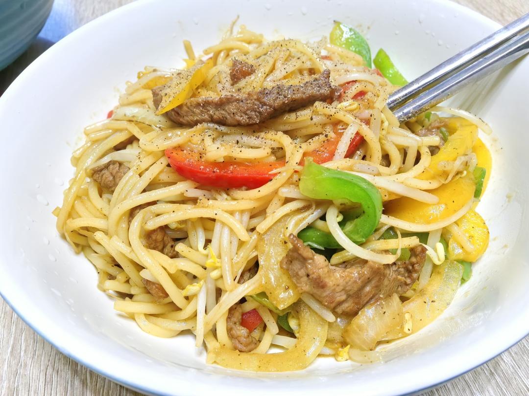 西餐厅的黑椒牛柳意面（附秘制黑椒汁做法）