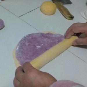 紫薯，南瓜双色花卷的做法 步骤4