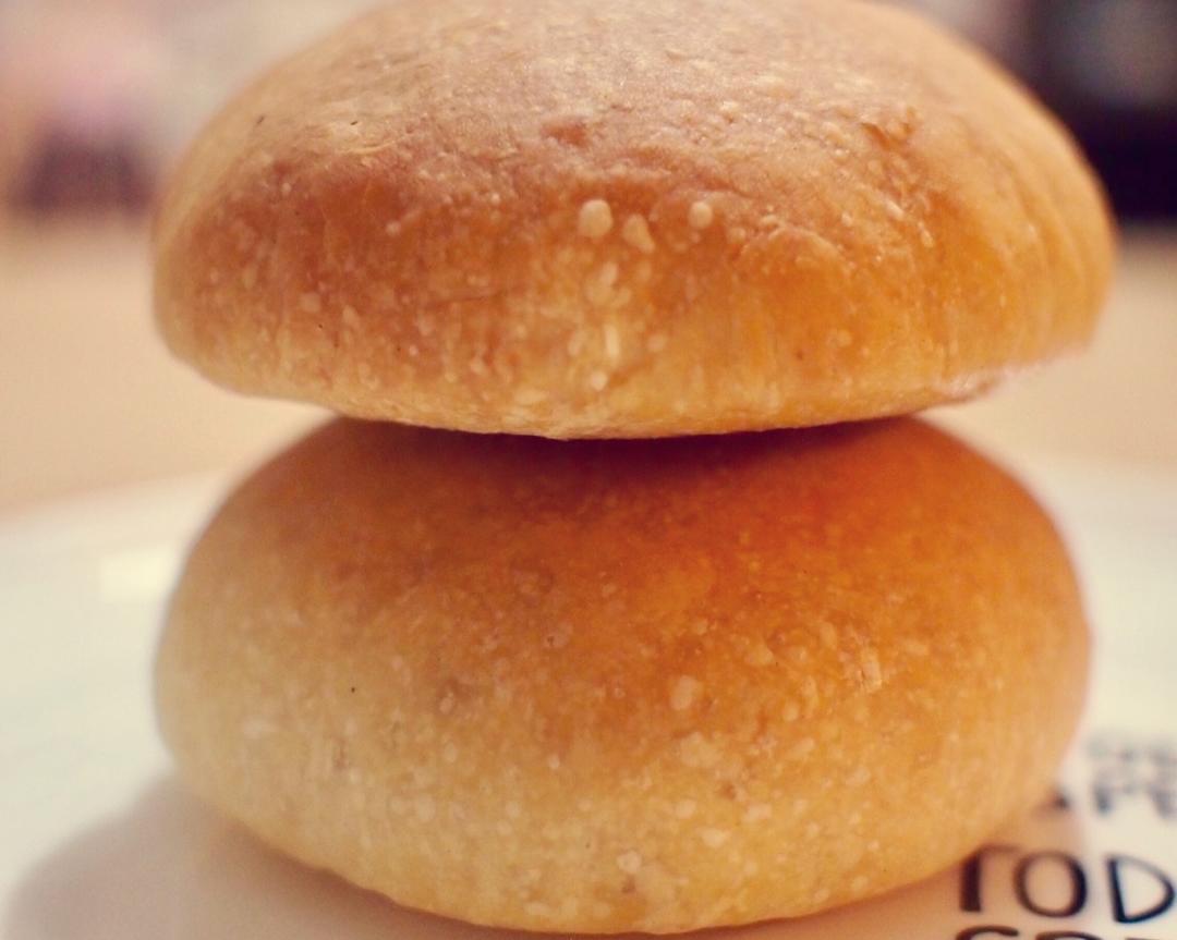 脆皮猪仔包、吐司、法棍