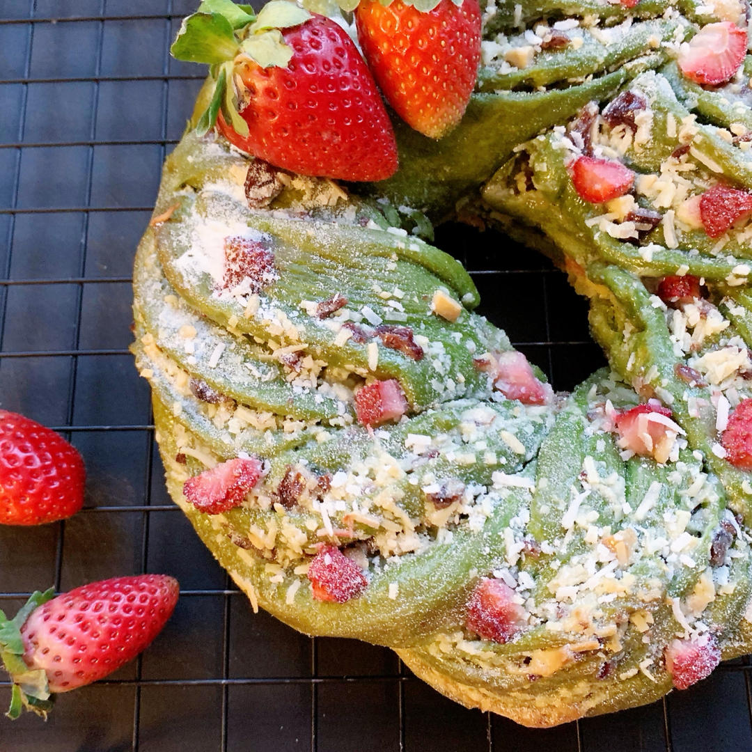 抹茶蔓越莓花环面包