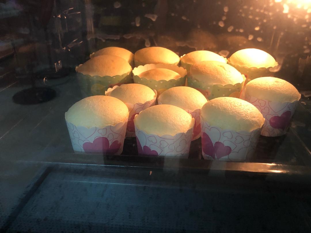 纸杯蛋糕 8寸戚风蛋糕的量