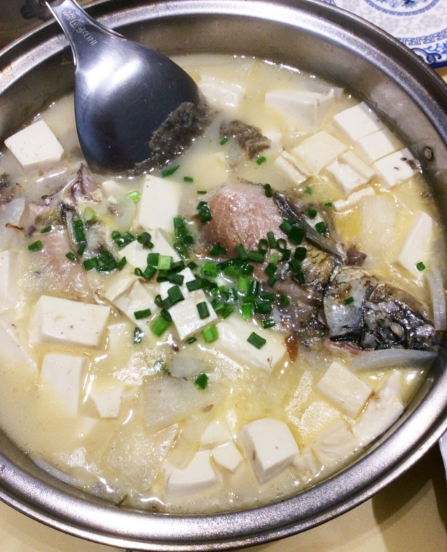 奶白鲫鱼汤（只加葱、姜、白胡椒粉）