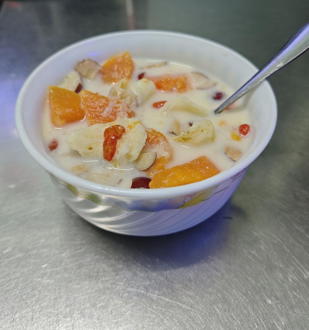 木瓜鲜奶炖雪燕