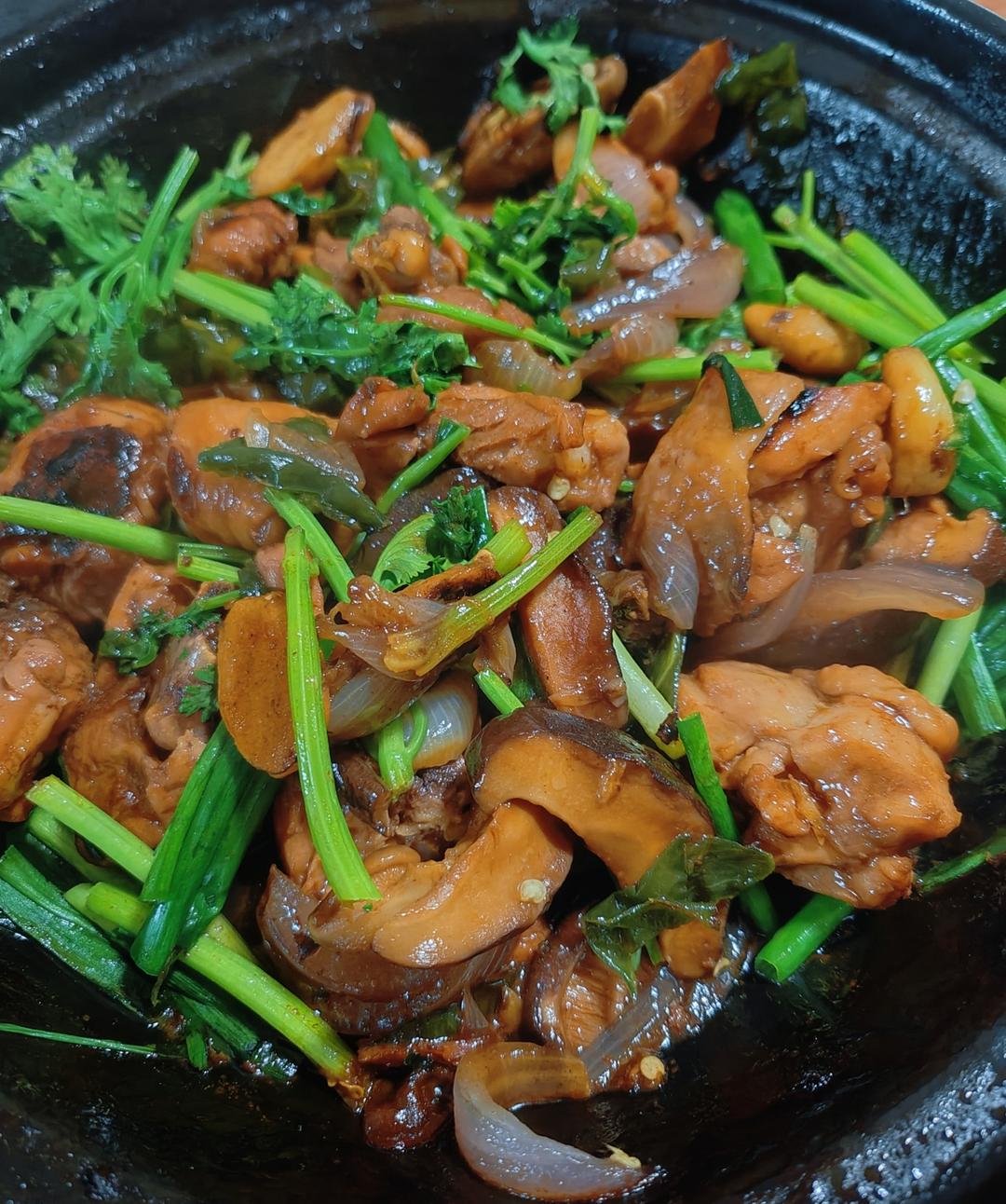 浓香沙姜啫啫鸡煲