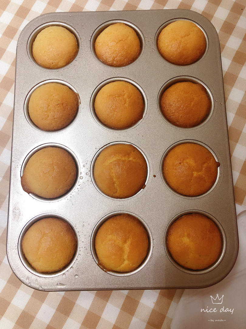 老式无水小蛋糕不塌的秘诀，此配方蓬松暄软甜度适中，成功率高