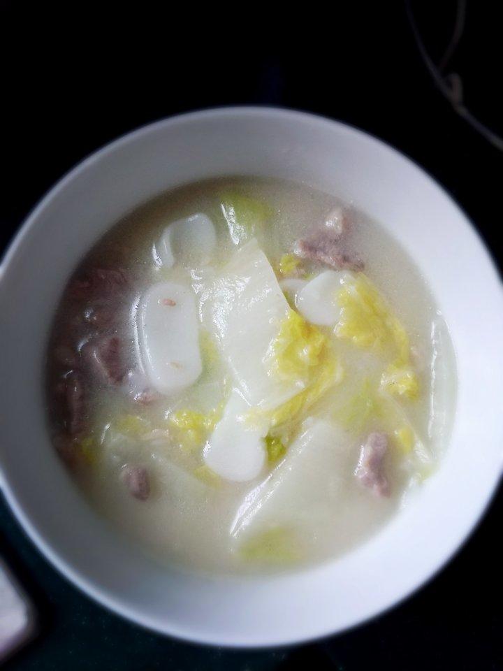 【白菜肉丝年糕汤】