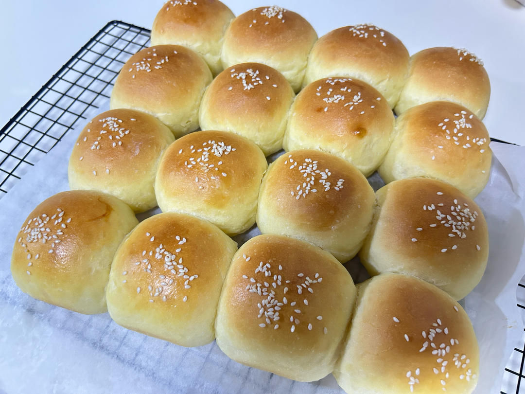 一次发酵绵柔奶油小餐包（消耗淡奶油）