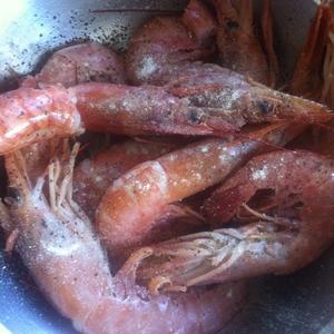 芝士蒜蓉烤阿根廷红虾的做法 步骤3