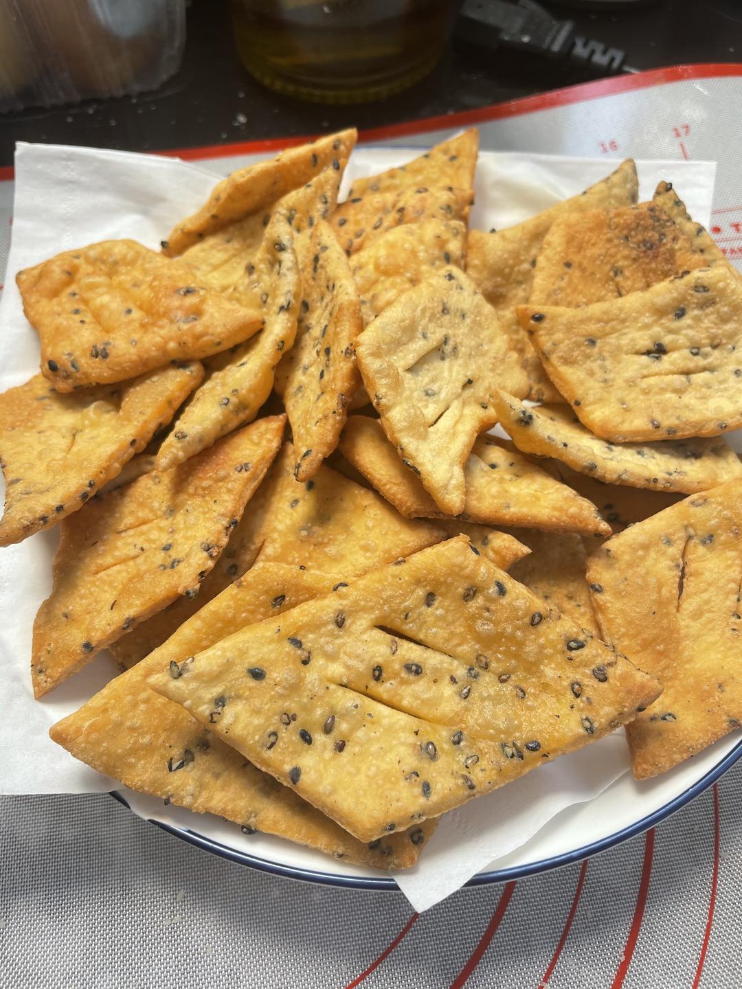 油炸芝麻叶,家里有鸡蛋面粉就可以.