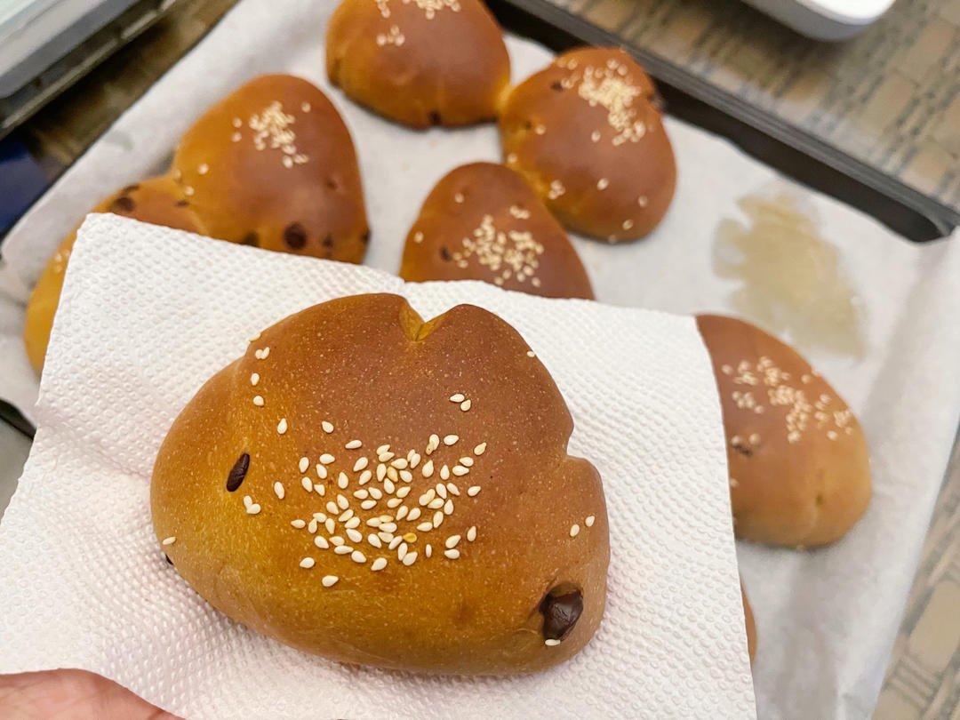 复古卡仕达夹馅面包