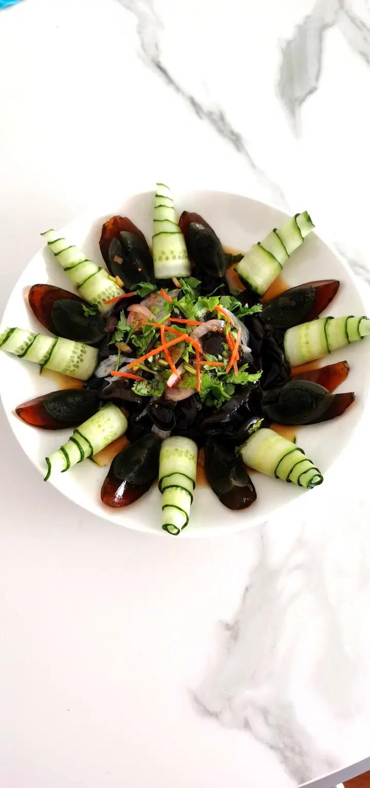 捞汁黄瓜云耳伴皮蛋