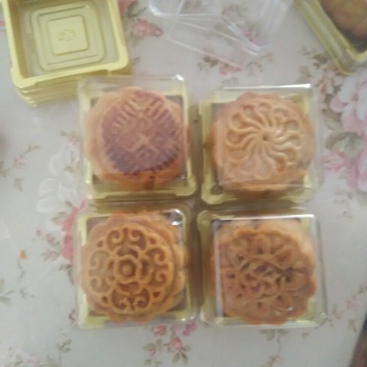 广式月饼—蛋黄莲蓉月饼