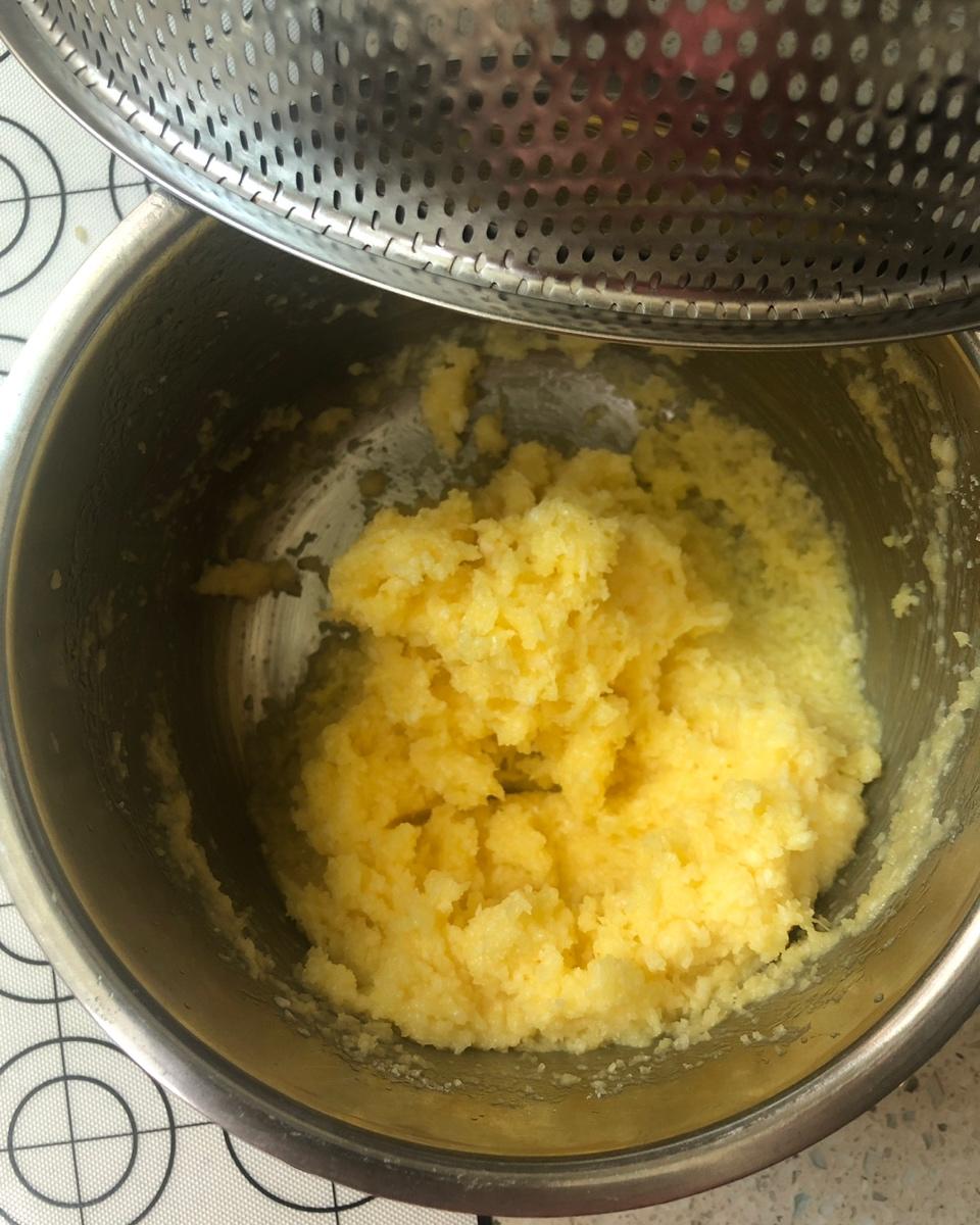 快手椰蓉小餐包（一次发酵照样柔软又拉丝）