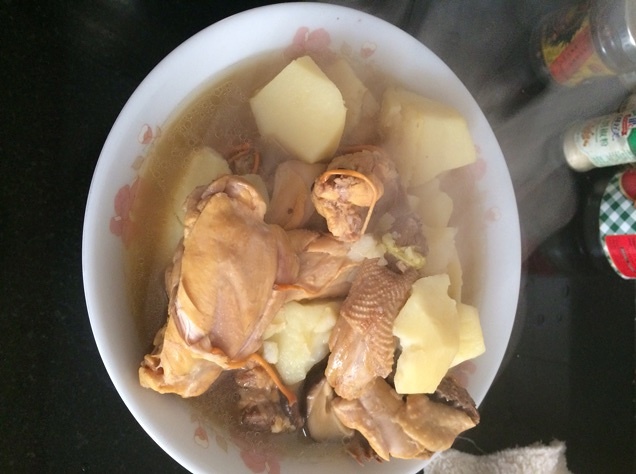 鸡肉炖土豆