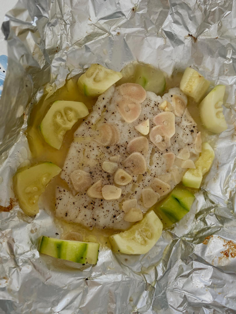 黄油烤鳕鱼佐节瓜-铝箔纸包一包15分钟完成-简单快手免洗盘 空气炸锅 烤箱