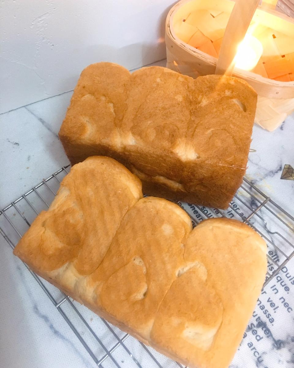 两条超级软的甜甜吐司