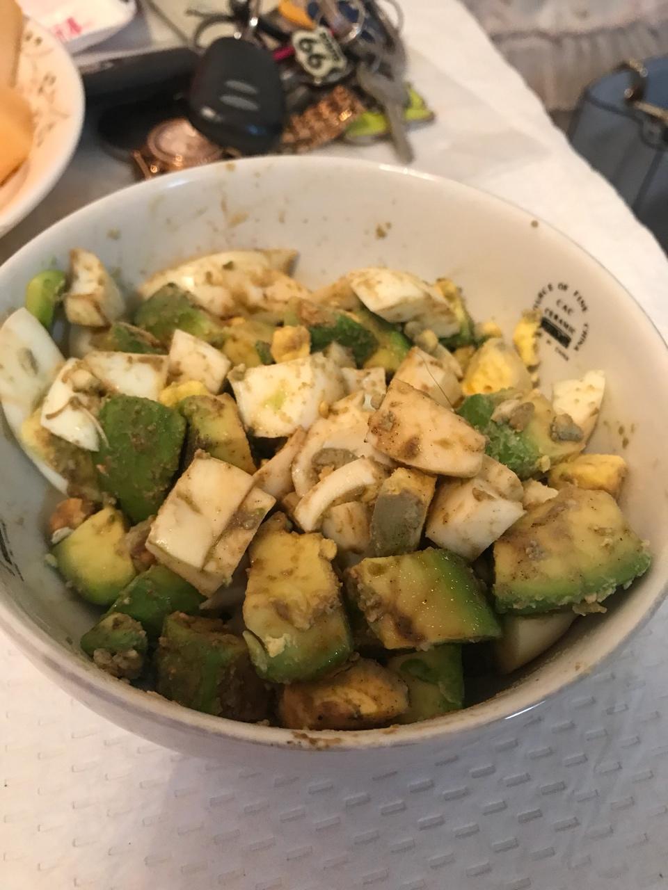 早餐之牛油果鸡蛋沙拉