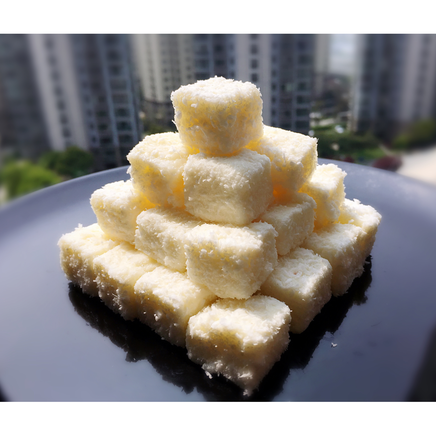 焦糖饼干做的椰丝牛奶小方糕