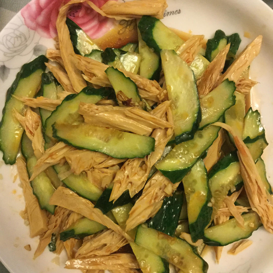 黄瓜拌腐竹