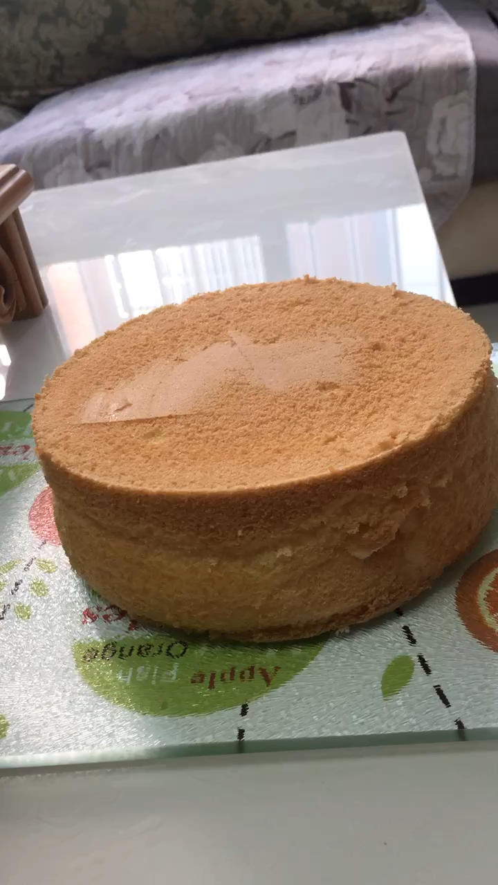 超简单完美戚风蛋糕（6寸2蛋）附打发、翻拌、脱模视频