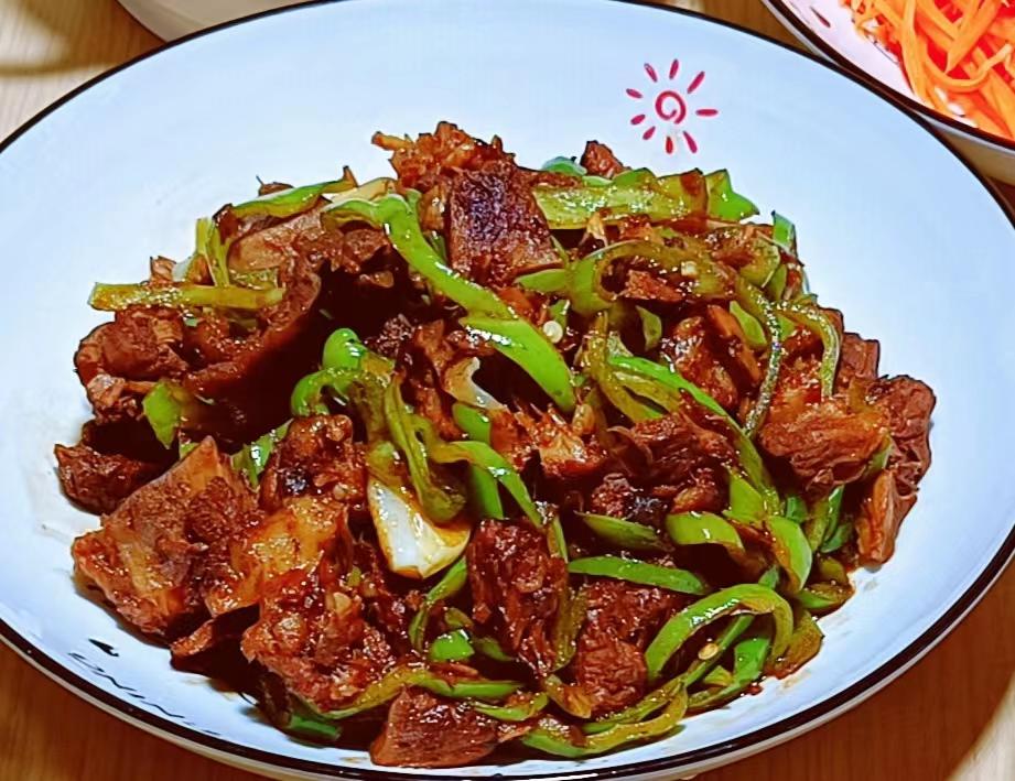 家常菜｜蒜苔炒护心肉