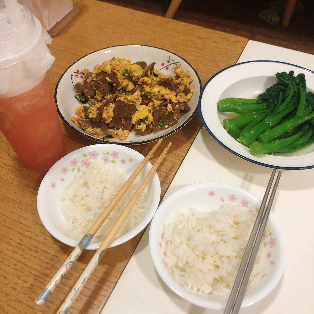 滑蛋牛肉，牛肉滑嫩，鸡蛋松软