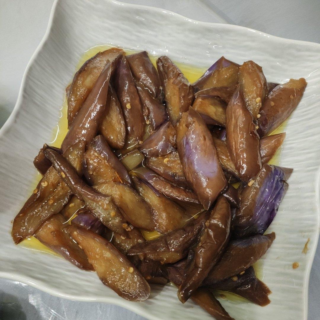 红烧茄子（佐西红柿尖椒）