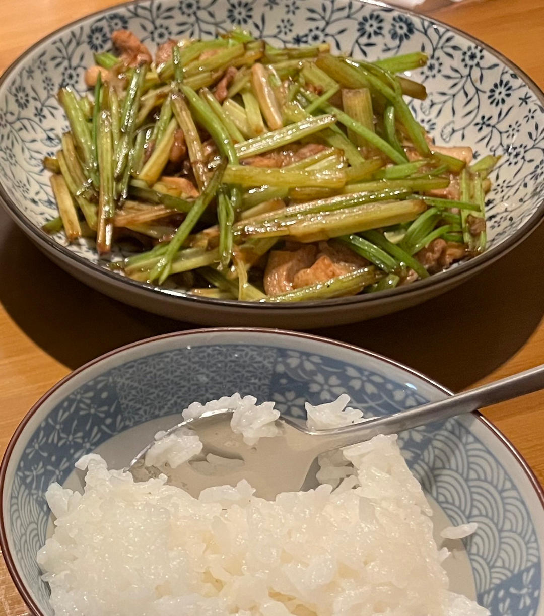 下饭芹菜炒肉