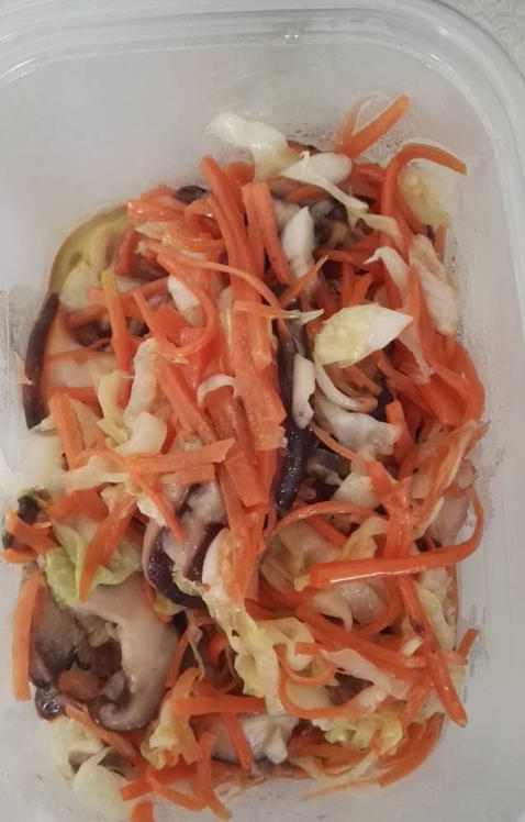 胡萝卜香菇炒木耳