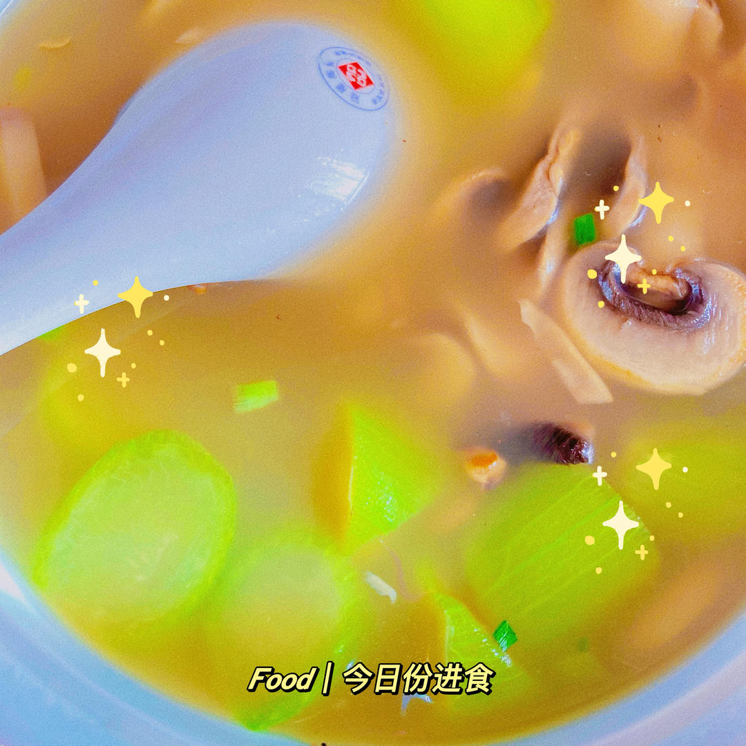 汤鲜味美！适合天热喝的刮油神汤～丝瓜蘑菇汤