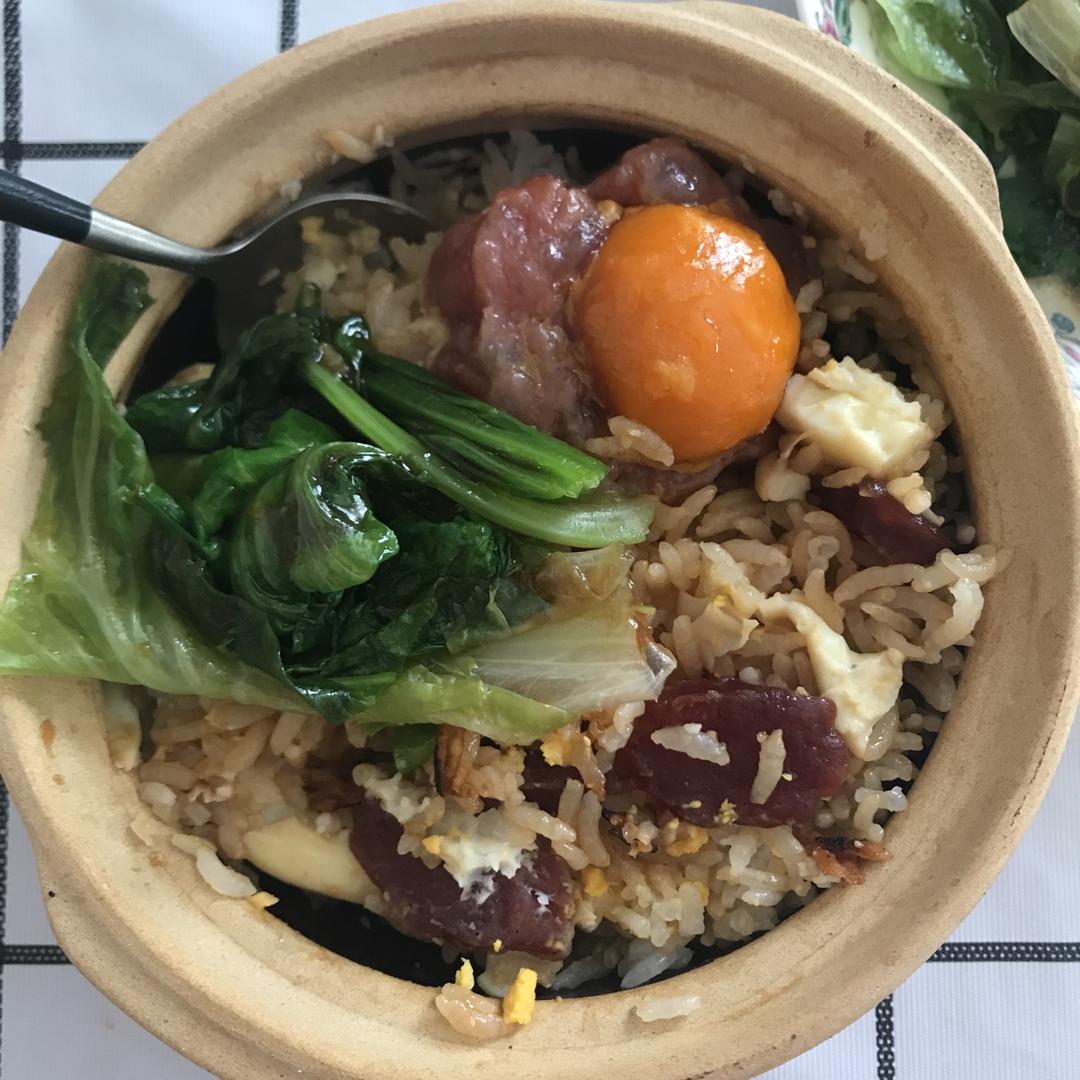 广式腊味煲仔饭