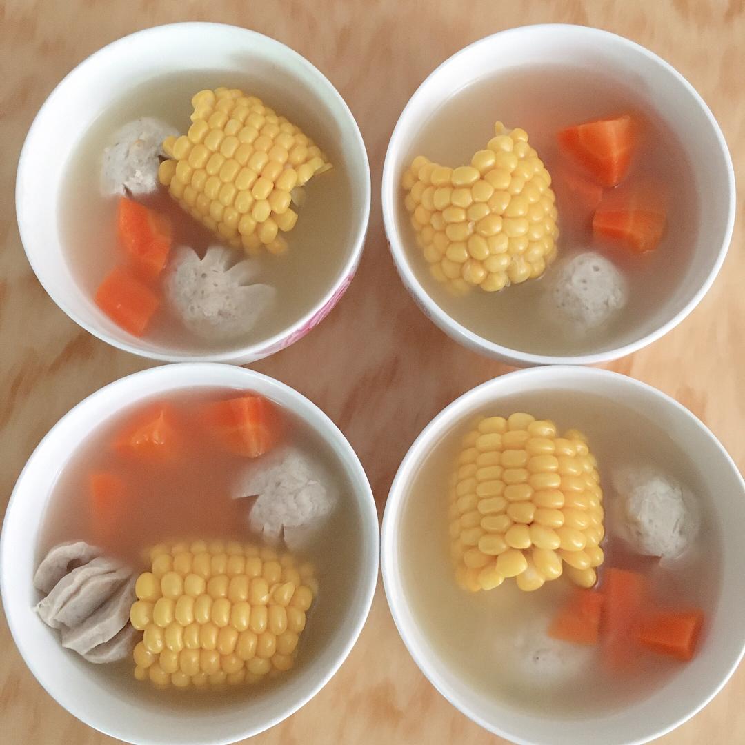 胡萝卜玉米肉丸汤的做法