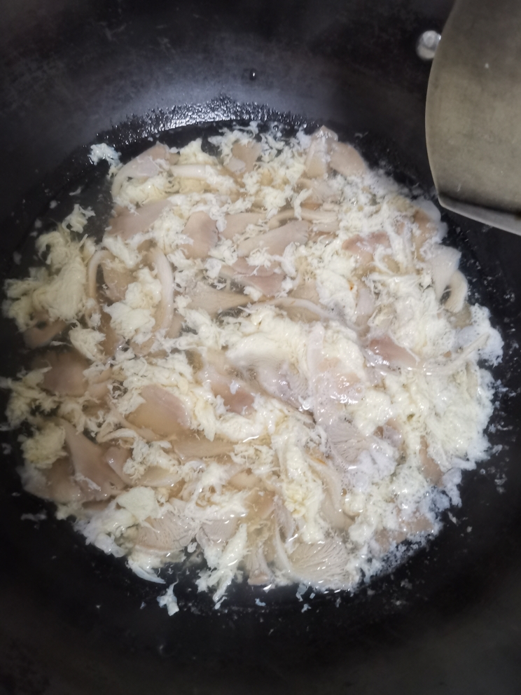 蘑菇鸡蛋汤的做法 步骤4