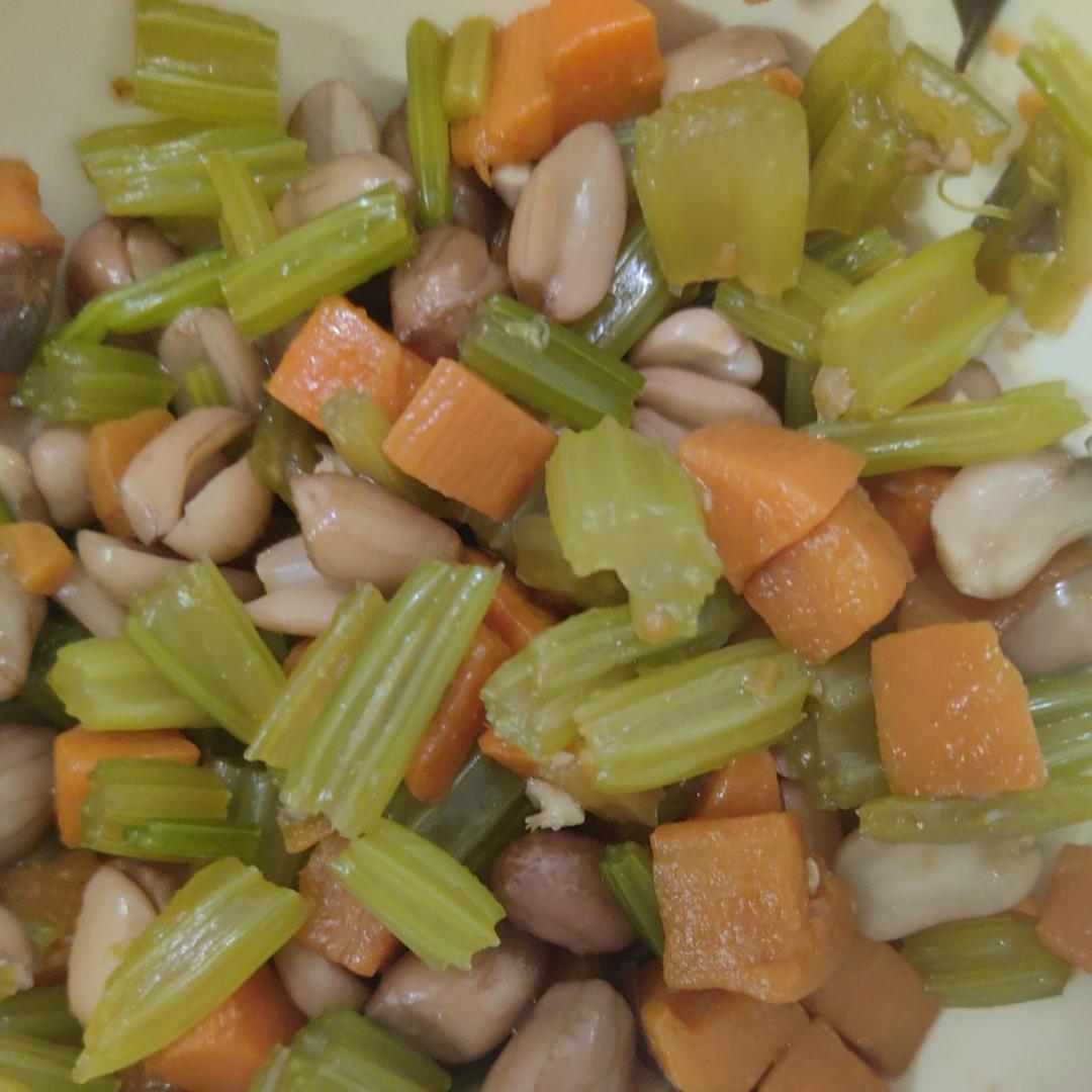 凉拌芹菜花生米胡萝卜